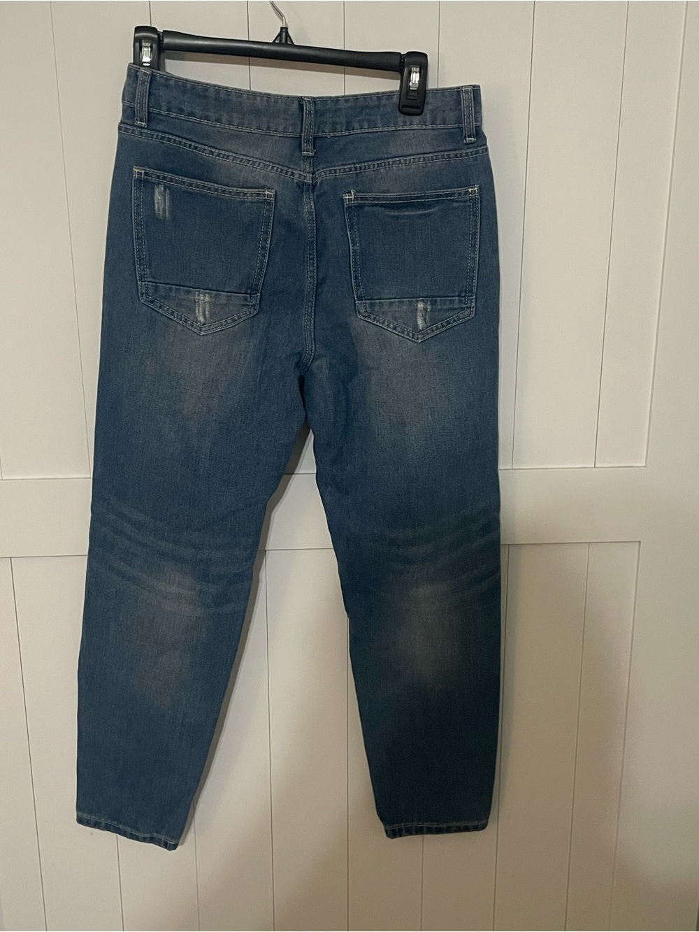 SHEIN Men's Relaxed Jeans in Mid Blue Wash